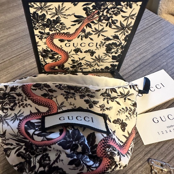 Like New Gucci Sterling Silver Interlocking Pendant Bracelet - Picture 6 of 10